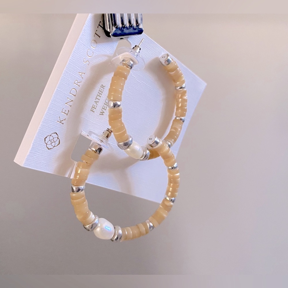 Kendra Scott Lila Pearl Hoop Earrings ✨ Vintage Silver Natural Mix
